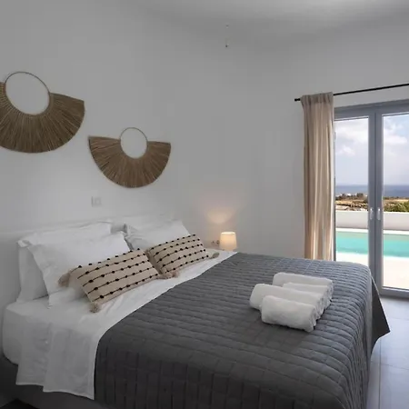 Geraeumige Mit Privatem Pool Und Schoener Aussicht