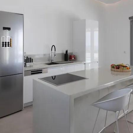 Geraeumige Mit Privatem Pool Und Schoener Aussicht * Ornos (Mykonos)