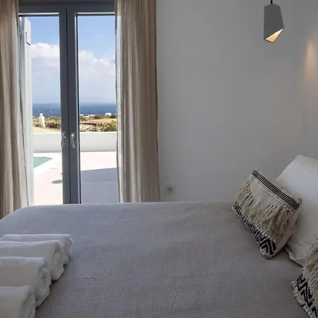 Geraeumige Mit Privatem Pool Und Schoener Aussicht * Ornos (Mykonos)